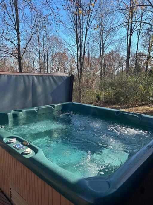 Optimum Cabin #12 With Hot Tub And Jacuzzi On Patoka Lake In Southern Indiana سيمور المظهر الخارجي الصورة